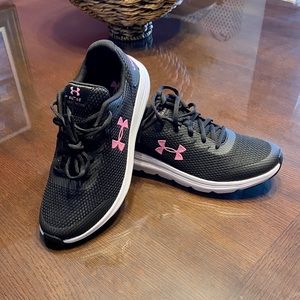 NWOT Under Armour Surge Sneakers